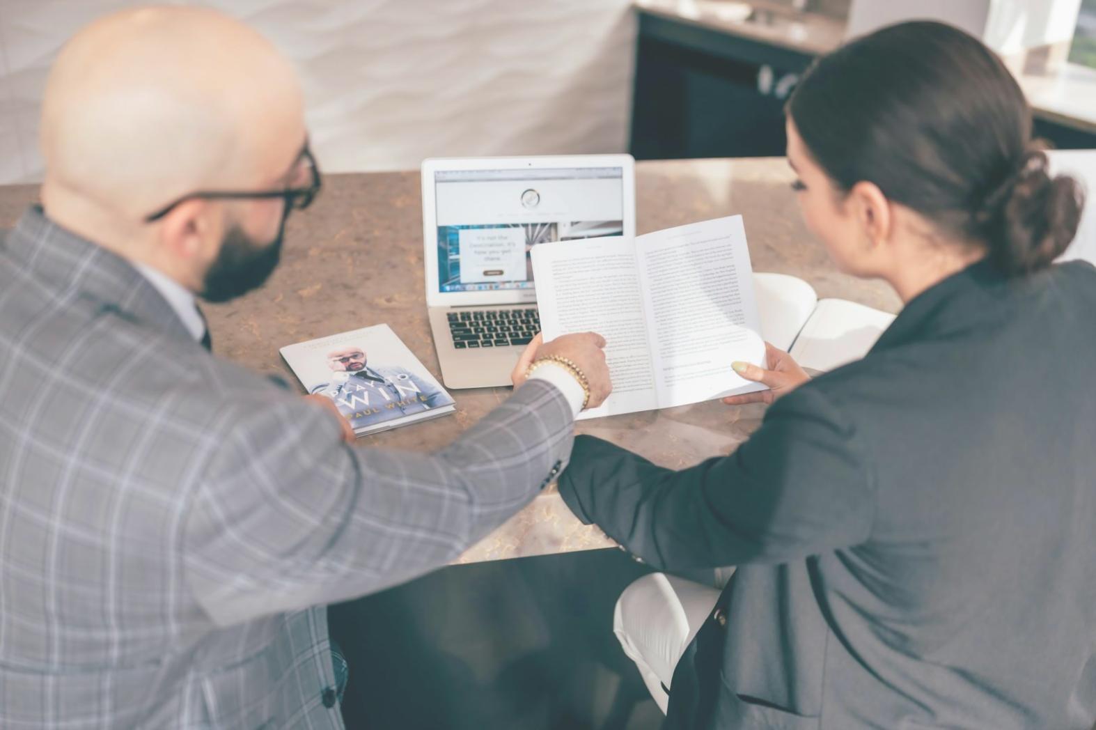 Équipe xenolirentha en réunion de travail collaboratif